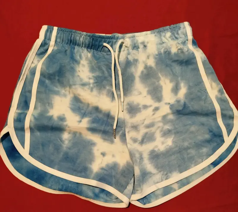 Shorts deportivos tie-dye azul y rosado