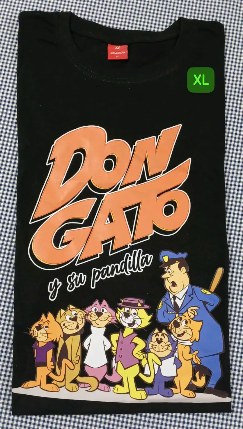 Polera negra con diseño y talla. varios - 2
