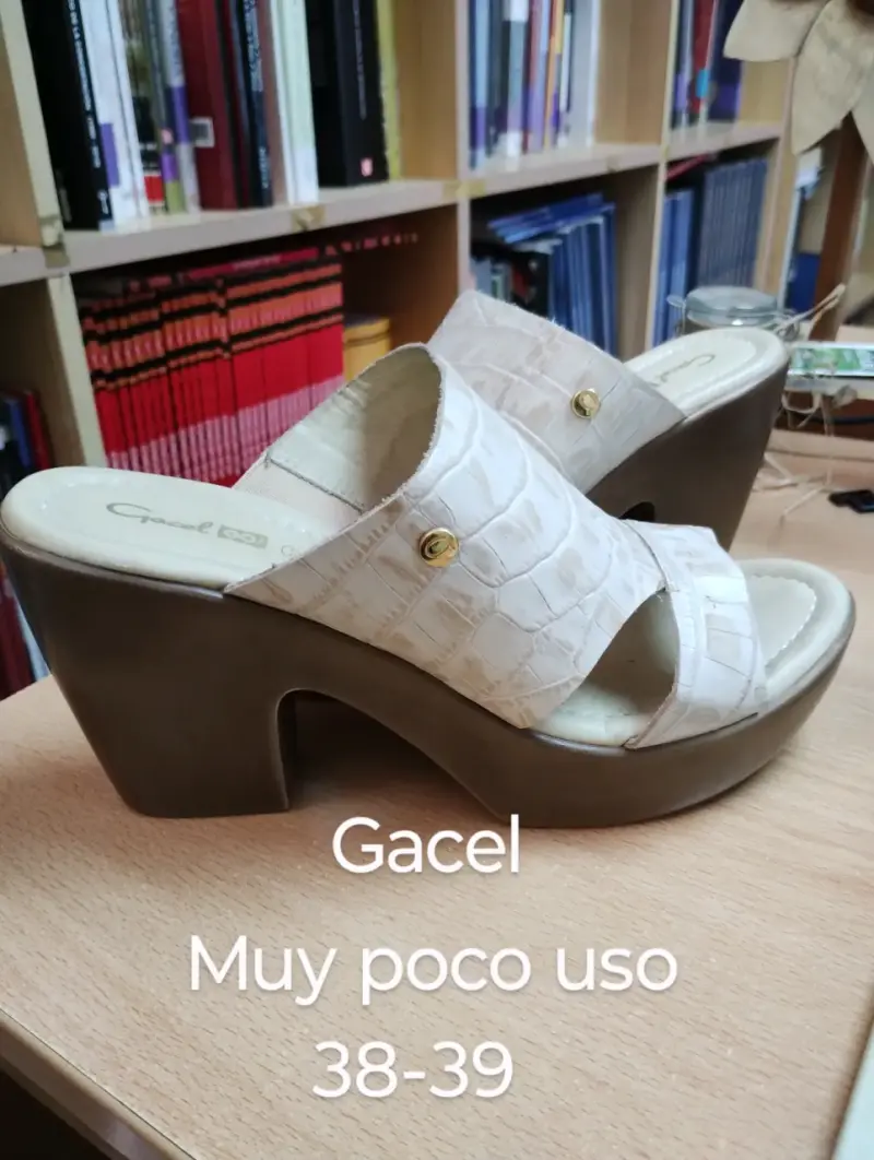 Sandalias de plataforma Gacel en buen estado