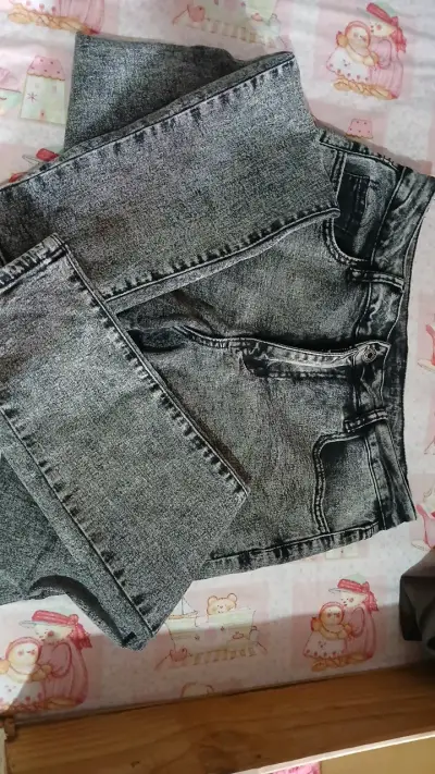 Jeans gris para mujer de mezclilla elástica - miniatura 1