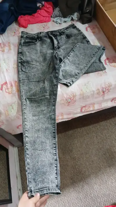 Jeans gris para mujer de mezclilla elástica - miniatura 2