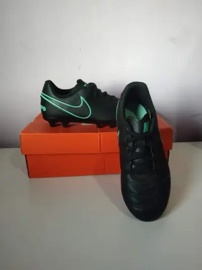Zapatillas de fútbol Nike talla 35 - miniatura 1