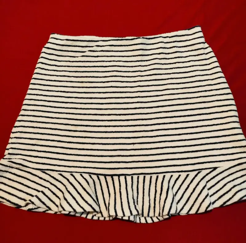 Falda a rayas blancas y negras Index Basics