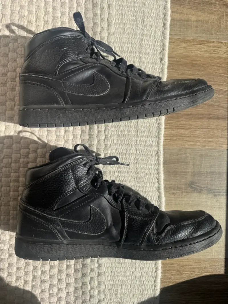 Zapatillas negras cuero Nike Air Jordan 1 Mid - 2