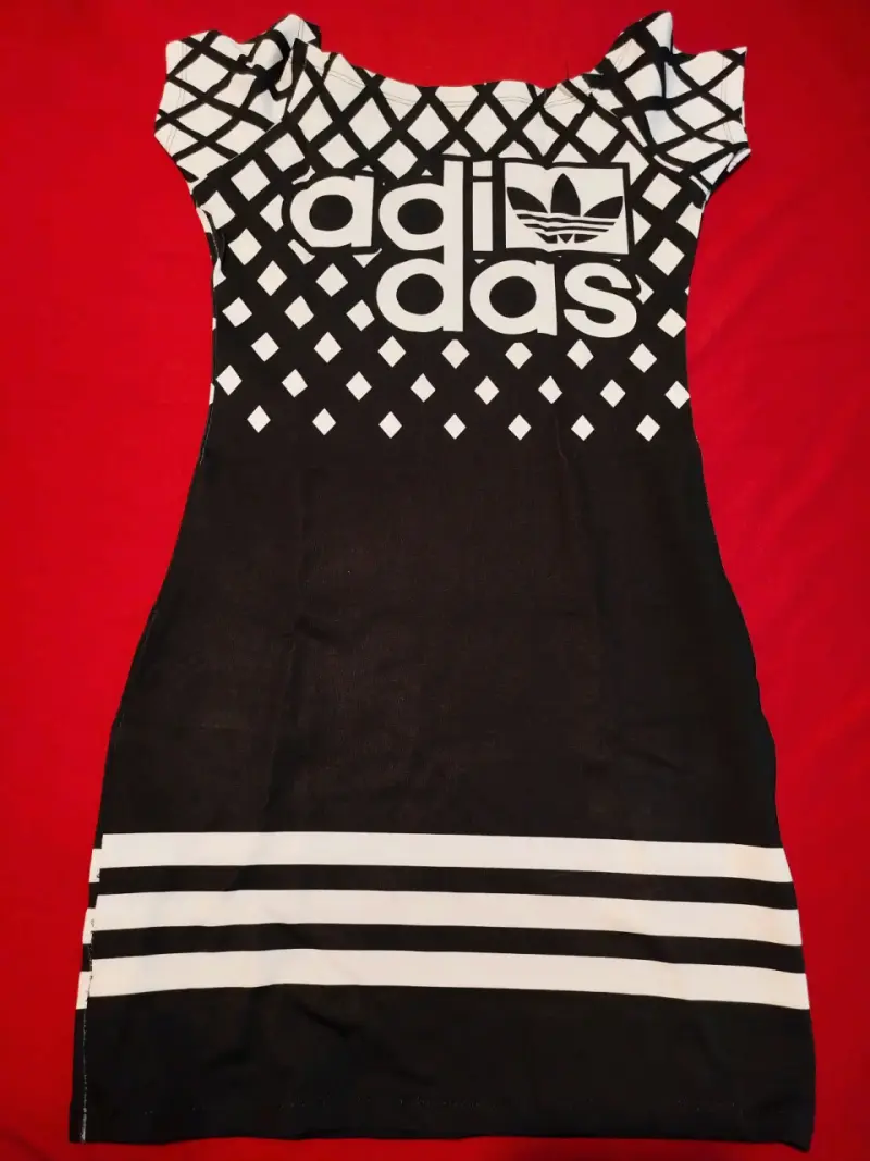 Vestido deportivo Adidas negro y blanco