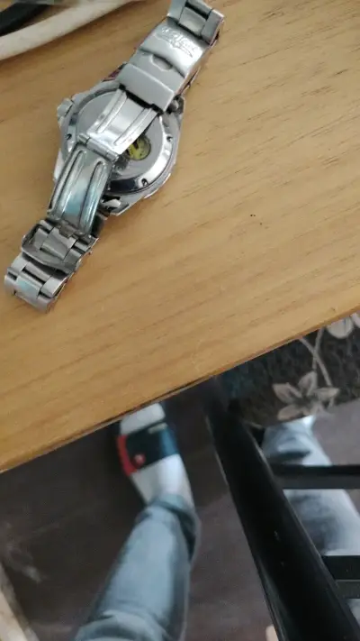 Reloj Invicta automático bisel azul y rojo - miniatura 3