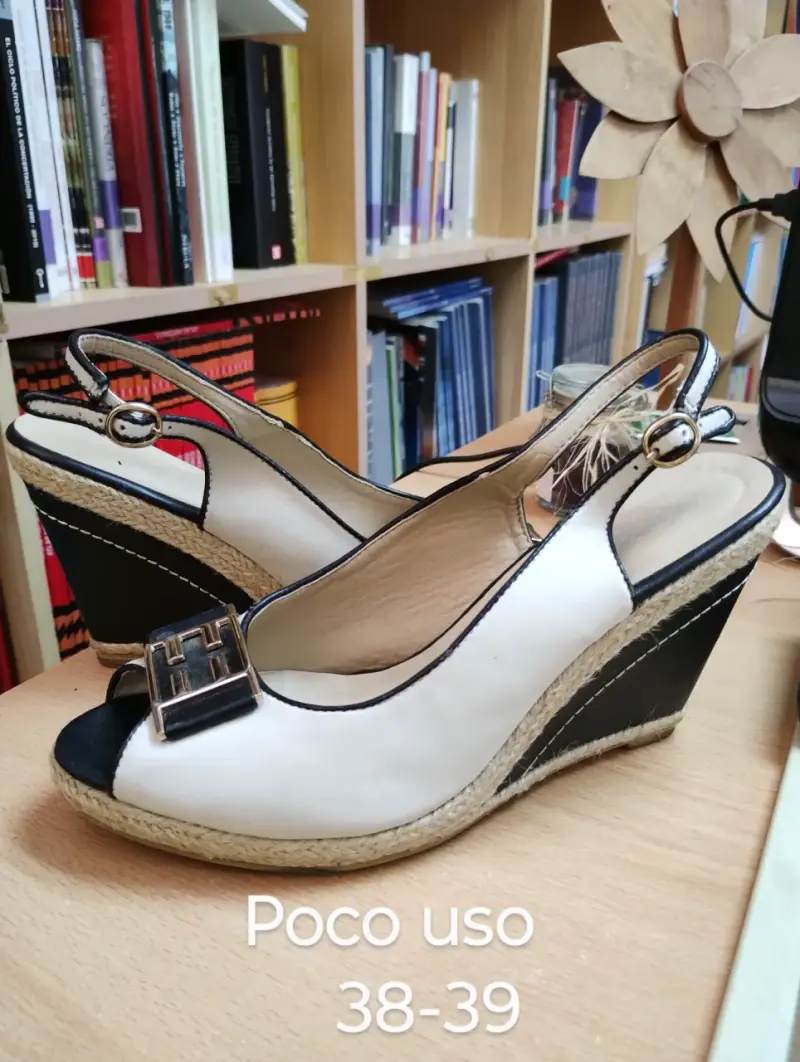 Sandalias de cuña blancas poco uso talla 38-39