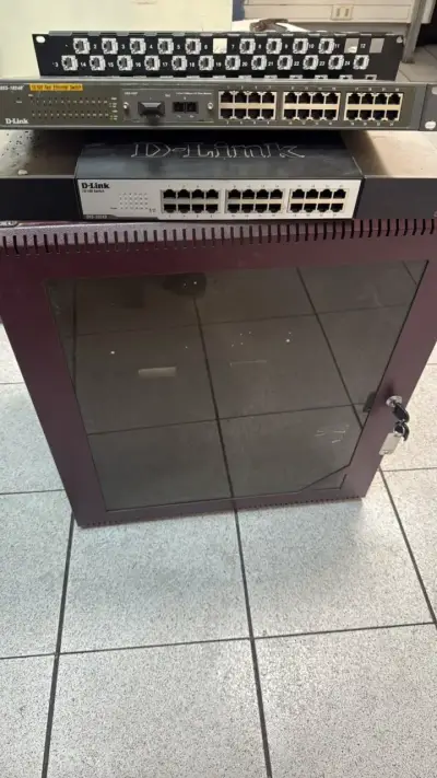 Gabinete de comunicaciones - miniatura 1