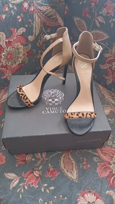 Sandalias de tacón alto Vince Camuto con estampado animal - miniatura 1