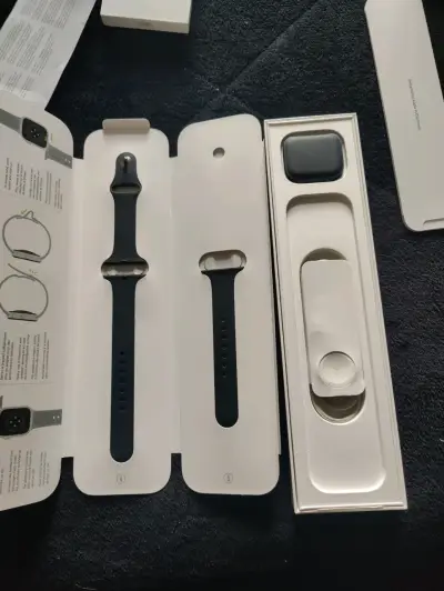 Apple Watch Series 7 en caja original - miniatura 1