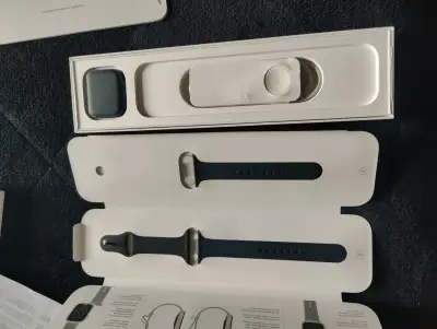 Apple Watch Series 7 en caja original - miniatura 2