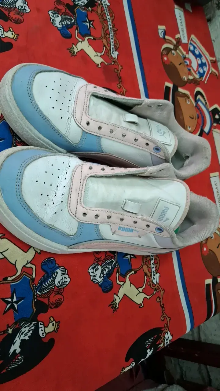 Zapatillas deportivas Puma blancas y rosadas