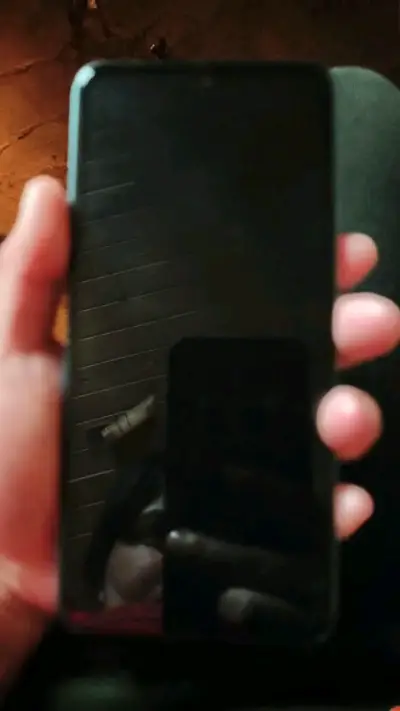 Smartphone Realme azul con triple cámara - miniatura 1