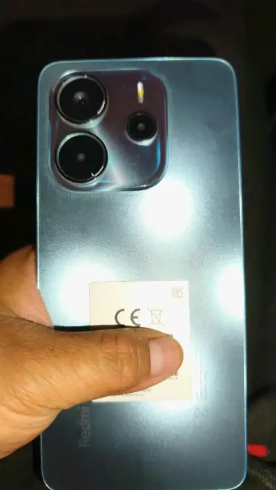 Smartphone Realme azul con triple cámara - miniatura 2
