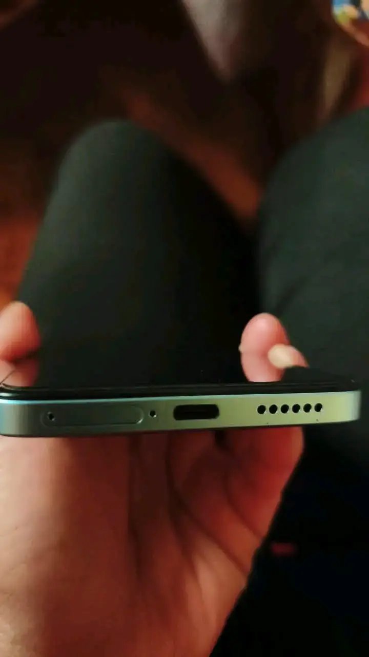 Smartphone Realme azul con triple cámara - 6