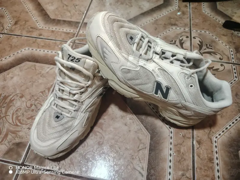 Zapatillas New Balance 725 Beige Off White ML725CA - 1