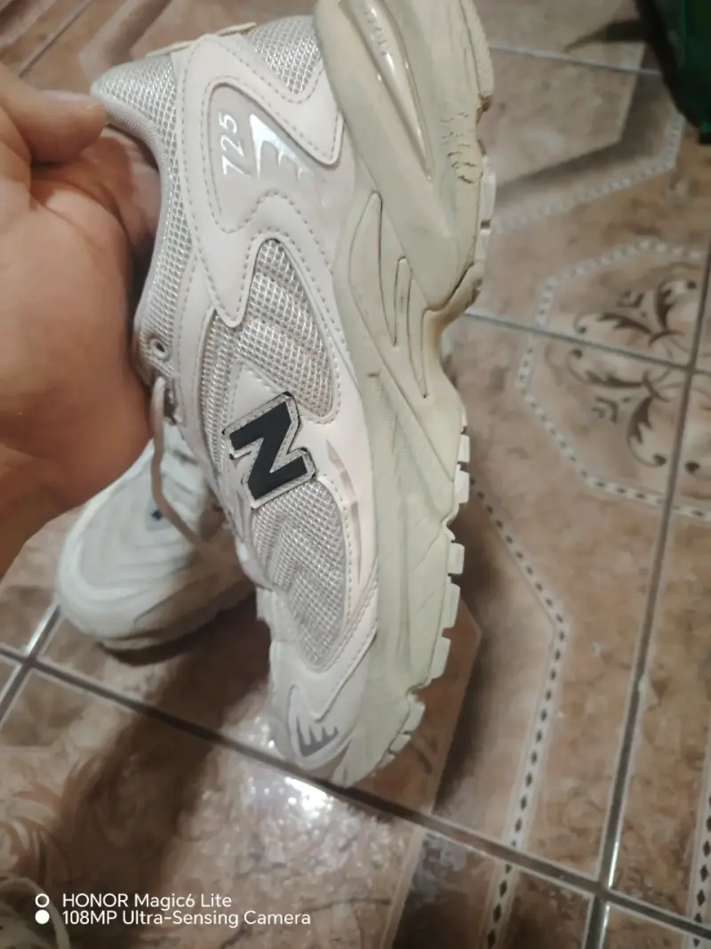 Zapatillas New Balance 725 Beige Off White ML725CA - 2