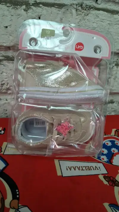 Zapatillas doradas para bebé talla 19 - miniatura 1