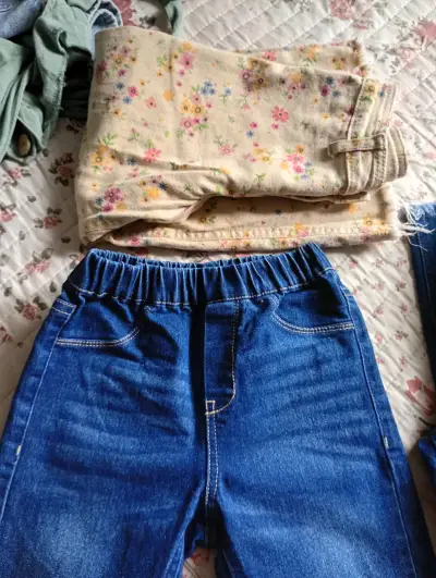 Conjunto de pantalones para niña, jeans y floral - miniatura 1