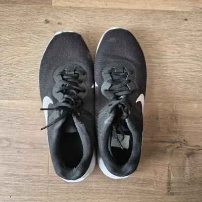 Zapatillas deportivas negras Nike para correr - miniatura 2