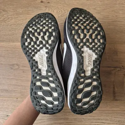 Zapatillas deportivas negras Nike para correr - miniatura 3