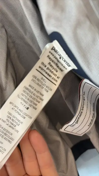 Chaqueta impermeable Patagonia gris con capucha - miniatura 5