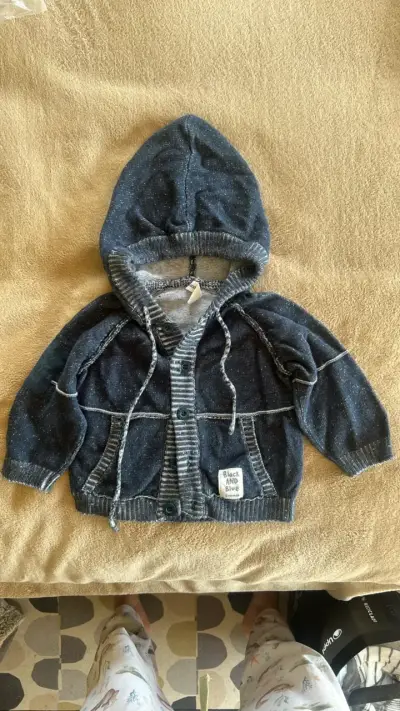 Chaqueta de bebé con capucha Black and Blue - miniatura 1