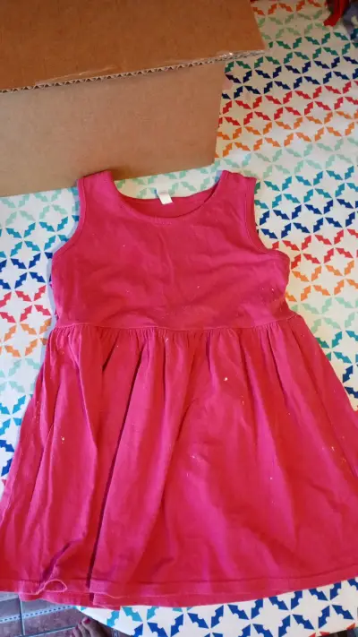 Vestido de niña color rosa con diseño floral - miniatura 1