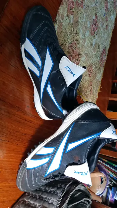 Zapatillas deportivas negras con detalles azules RDK - miniatura 1