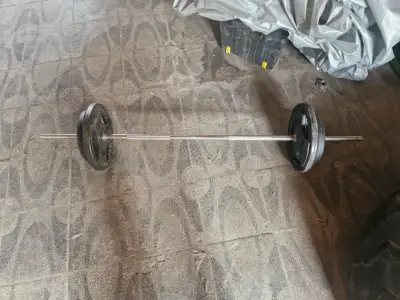 Barra de pesas con discos ajustables - miniatura 1