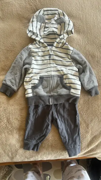 Conjunto de bebé con capucha a rayas 6M - miniatura 1
