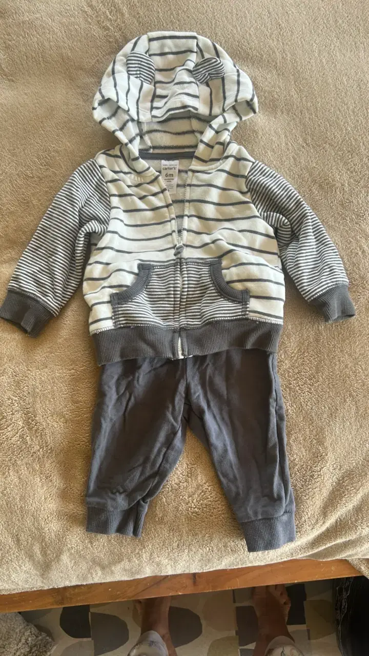 Conjunto de bebé con capucha a rayas 6M - 3