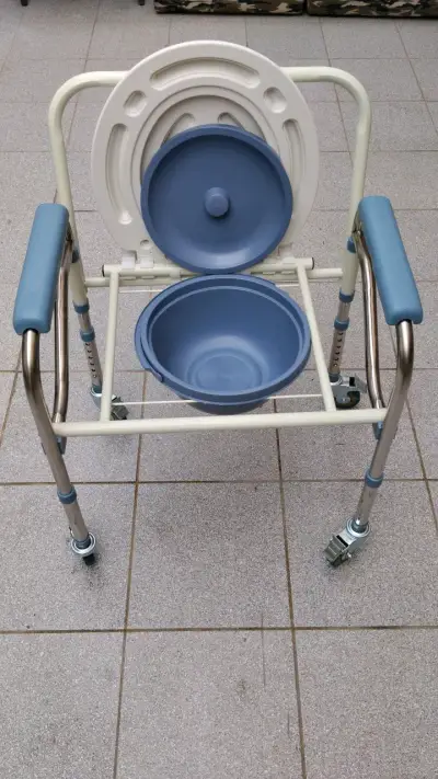 Silla de baño con ruedas para adultos - miniatura 3