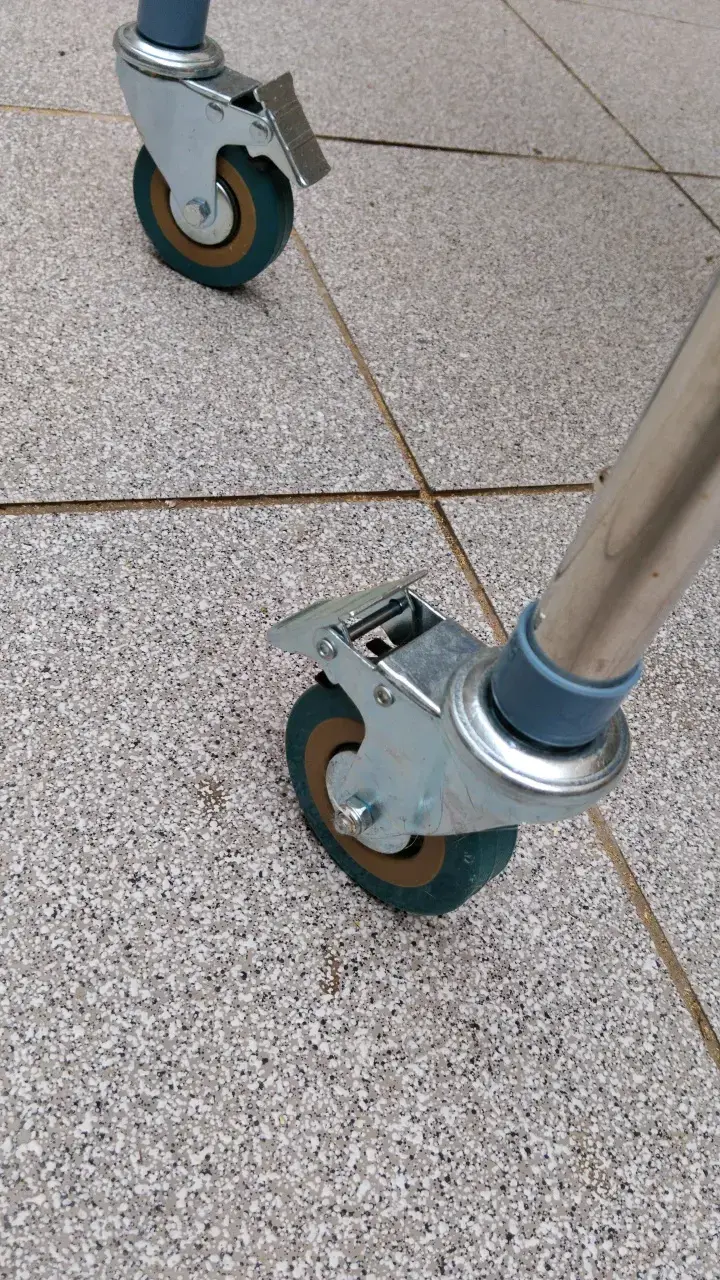 Silla de baño con ruedas para adultos - 4