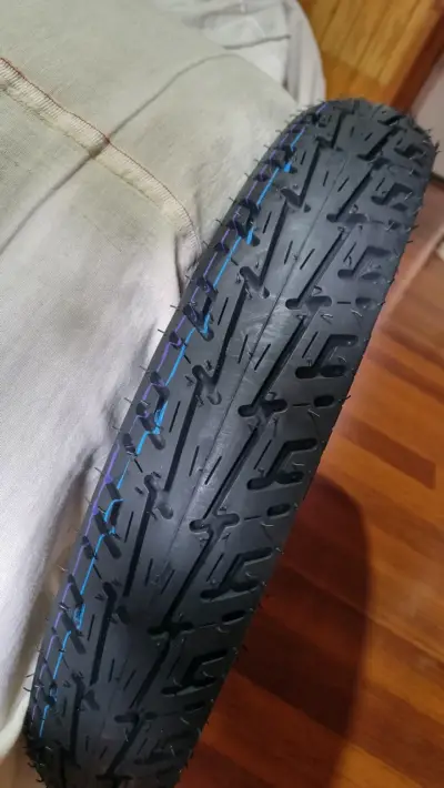 Neumático 90/90/18 de moto nuevo - miniatura 2