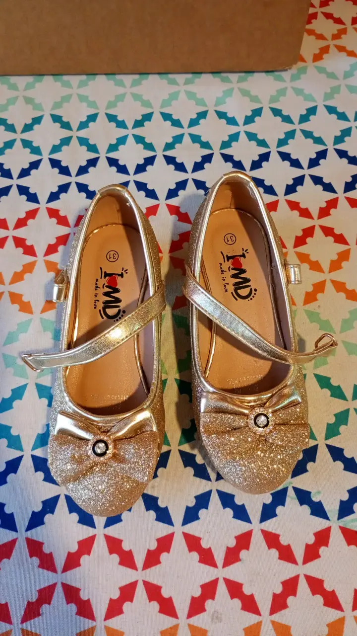 Zapatos dorados de niña con brillo y moño - 3
