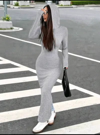 Vestido largo gris con capucha para mujer - miniatura 3