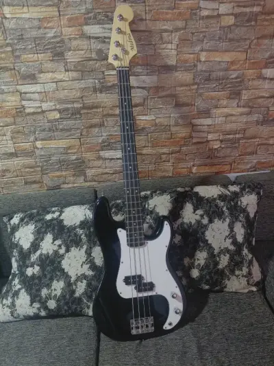 Bajo Eléctrico P-bass Negro de 4 Cuerdas - miniatura 2