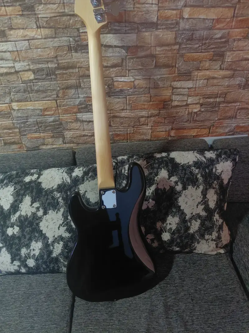 Bajo Eléctrico P-bass Negro de 4 Cuerdas - 3