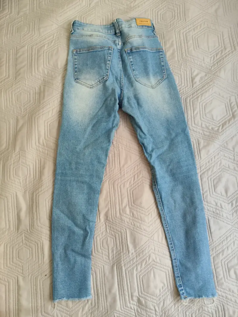 Jeans de mujer desgastados y rotos - 3