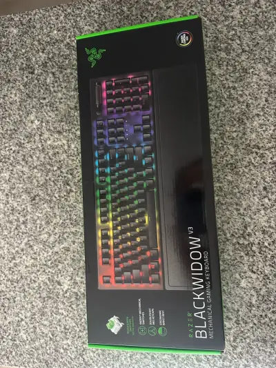 Teclado mecánico Razer BlackWidow V3 con retroiluminación RGB - miniatura 1