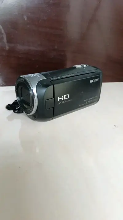 Videocámara Sony Handycam HD con pantalla abatible - miniatura 1