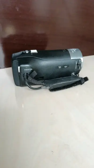 Videocámara Sony Handycam HD con pantalla abatible - miniatura 2