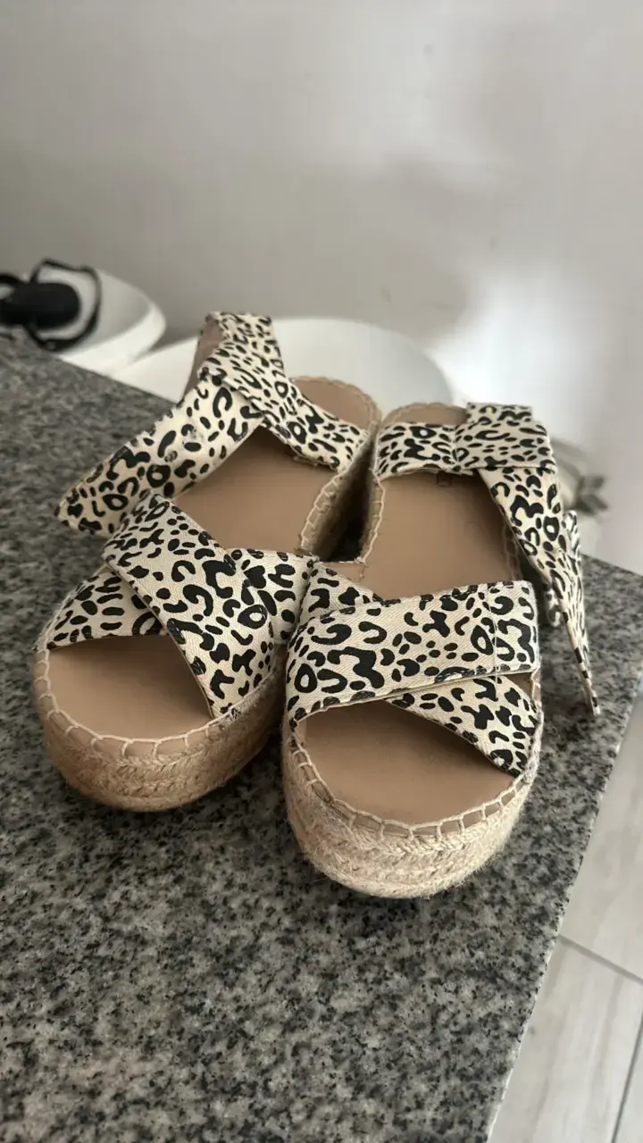Sandalias plataforma animal print mujer