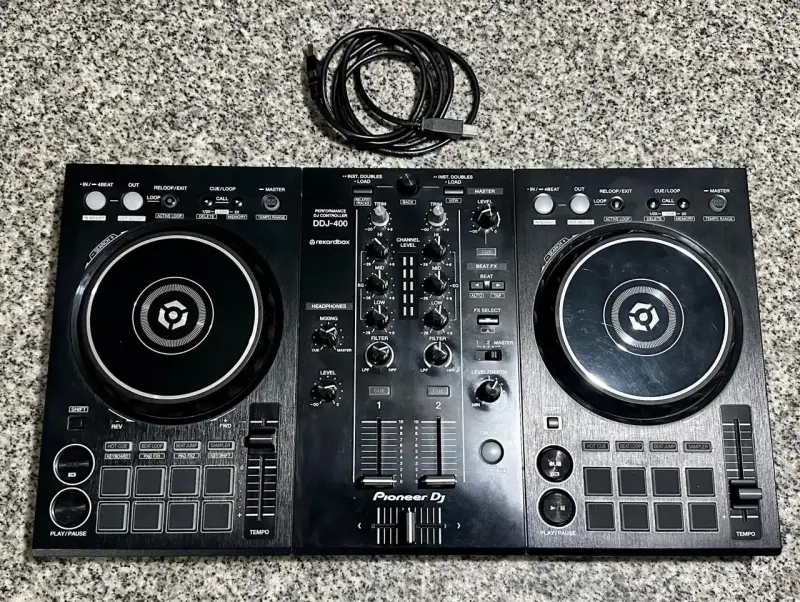Controlador DJ Pioneer DDJ-400 con Rekordbox - 3