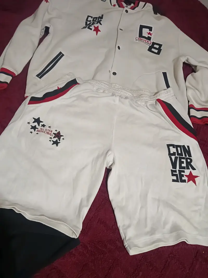 Conjunto deportivo Converse blanco con detalles rojos - 2