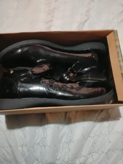 Zapatos de charol talla 35 - miniatura 2