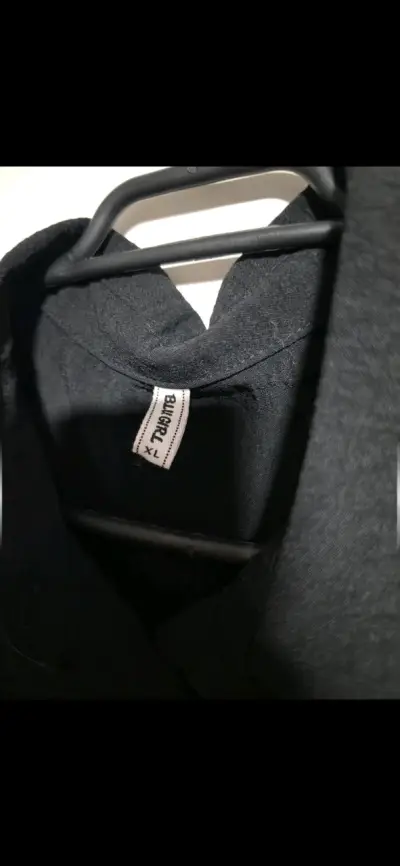 Blusa sin mangas negra para mujer - miniatura 3