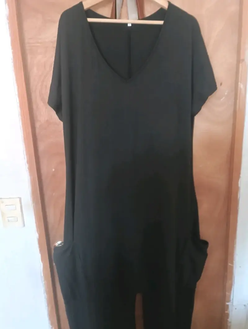 Mono negro con bolsillos para mujer - 1