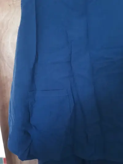 Blusa sin mangas azul con bolsillo - miniatura 1